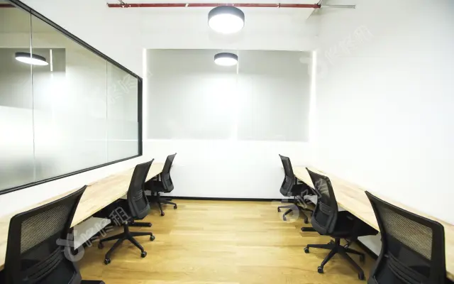 优谷湾区孵化器(U8智造产业园)_独立6人间_办公室图片