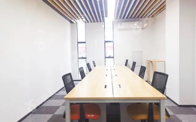 腾讯众创空间(深圳市软件产业基地)_独立8人间_办公室图片