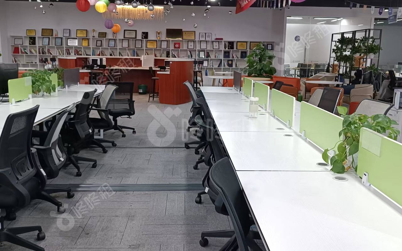 天安云谷二期_1800平_精装_办公室开间