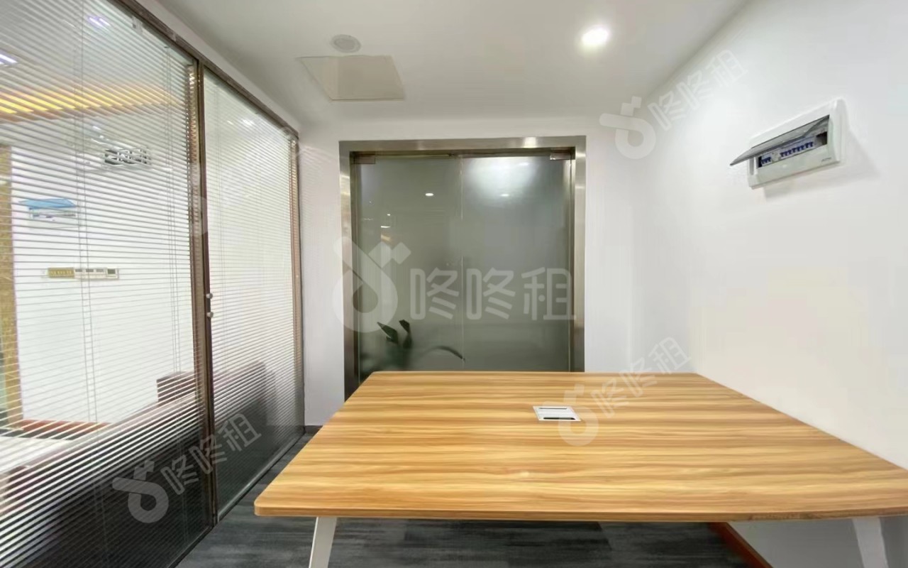 创新科技广场一期_750平_豪装_办公室隔间