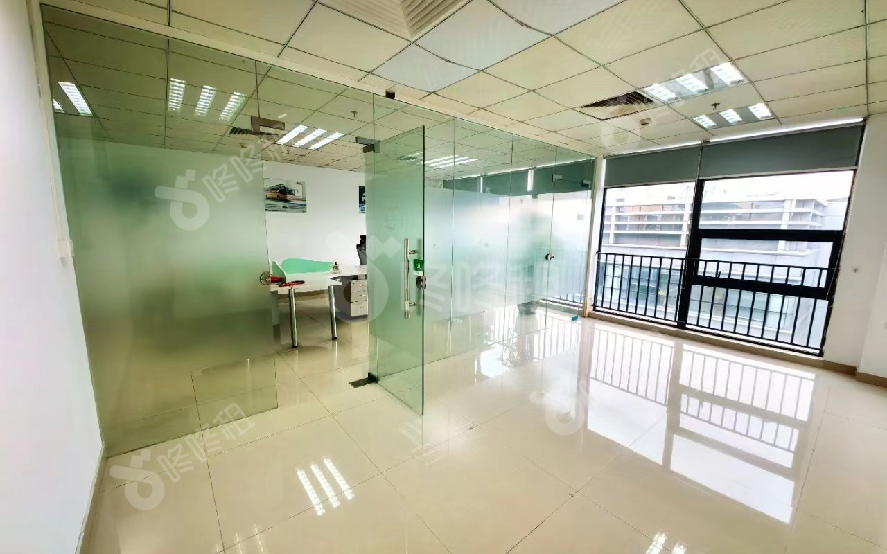 兰光科技大厦_267平_豪装_办公室隔间