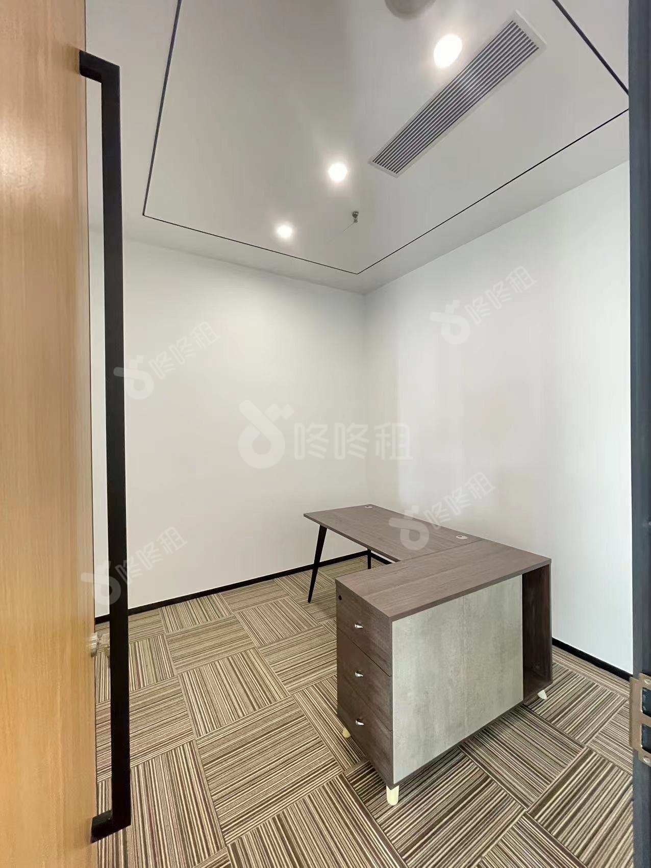 卓越前海壹号_268平_精装_办公室隔间