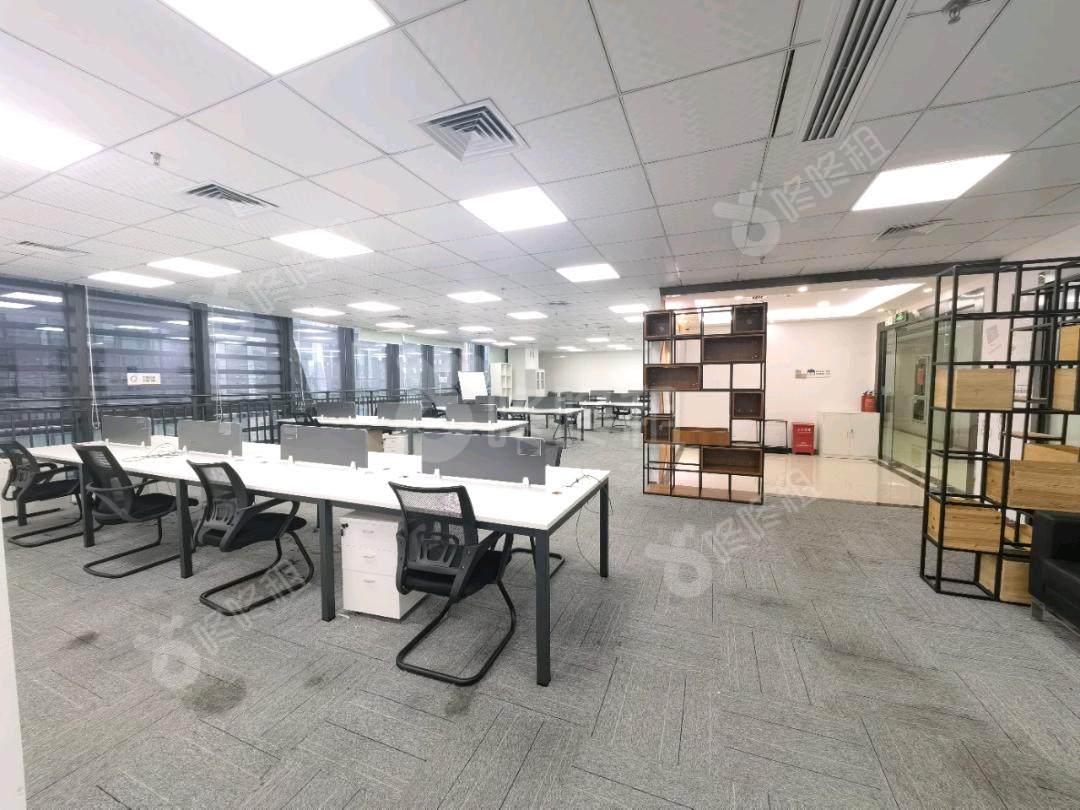 航盛科技大厦_262平_豪装_办公室开间