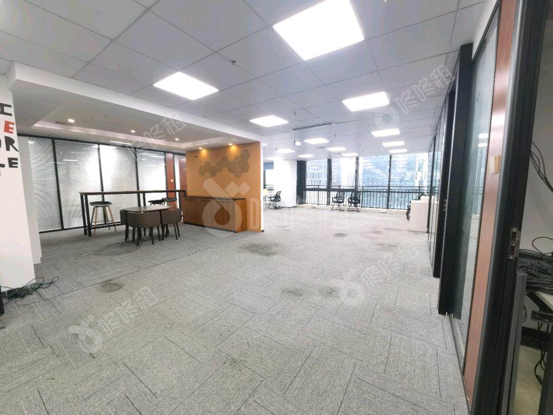 航盛科技大厦_262平_豪装_办公室开间