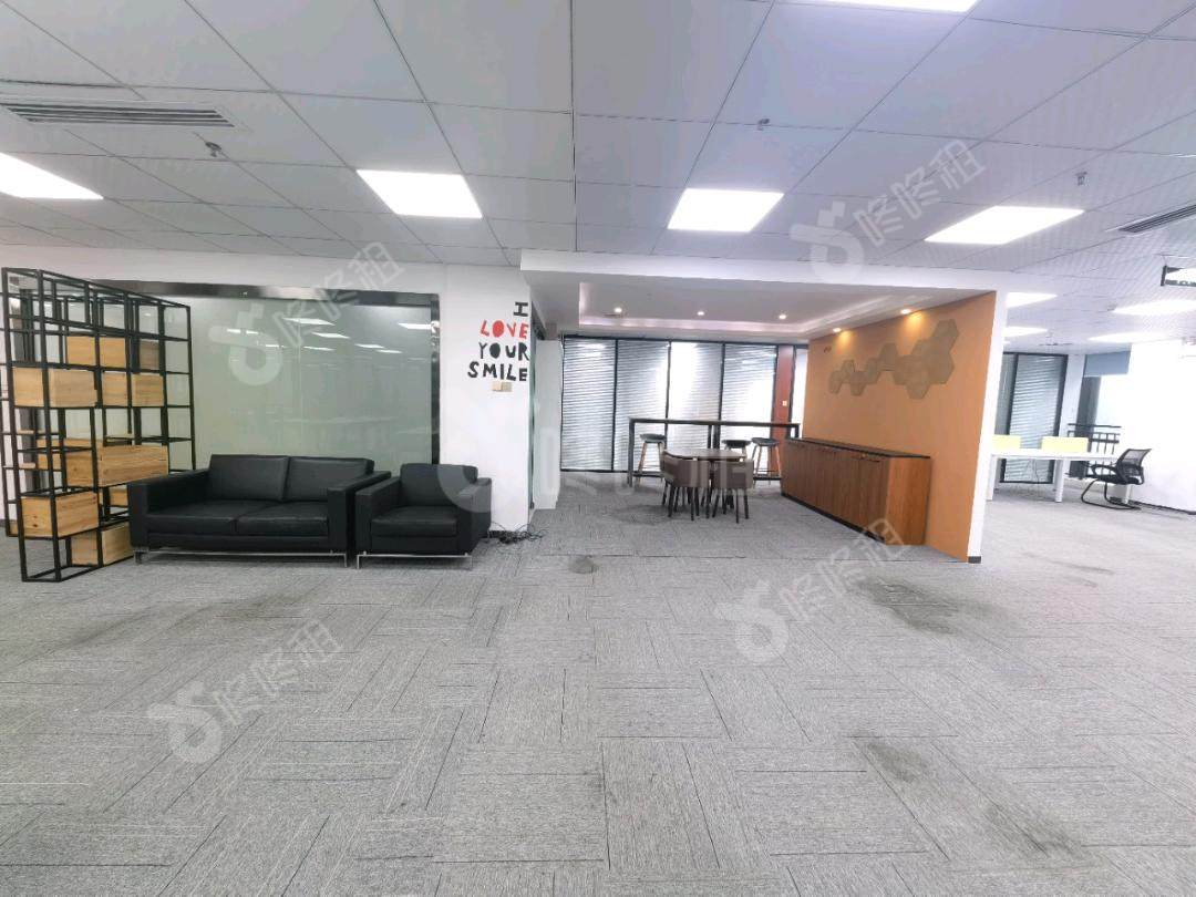 航盛科技大厦_262平_豪装_办公室开间