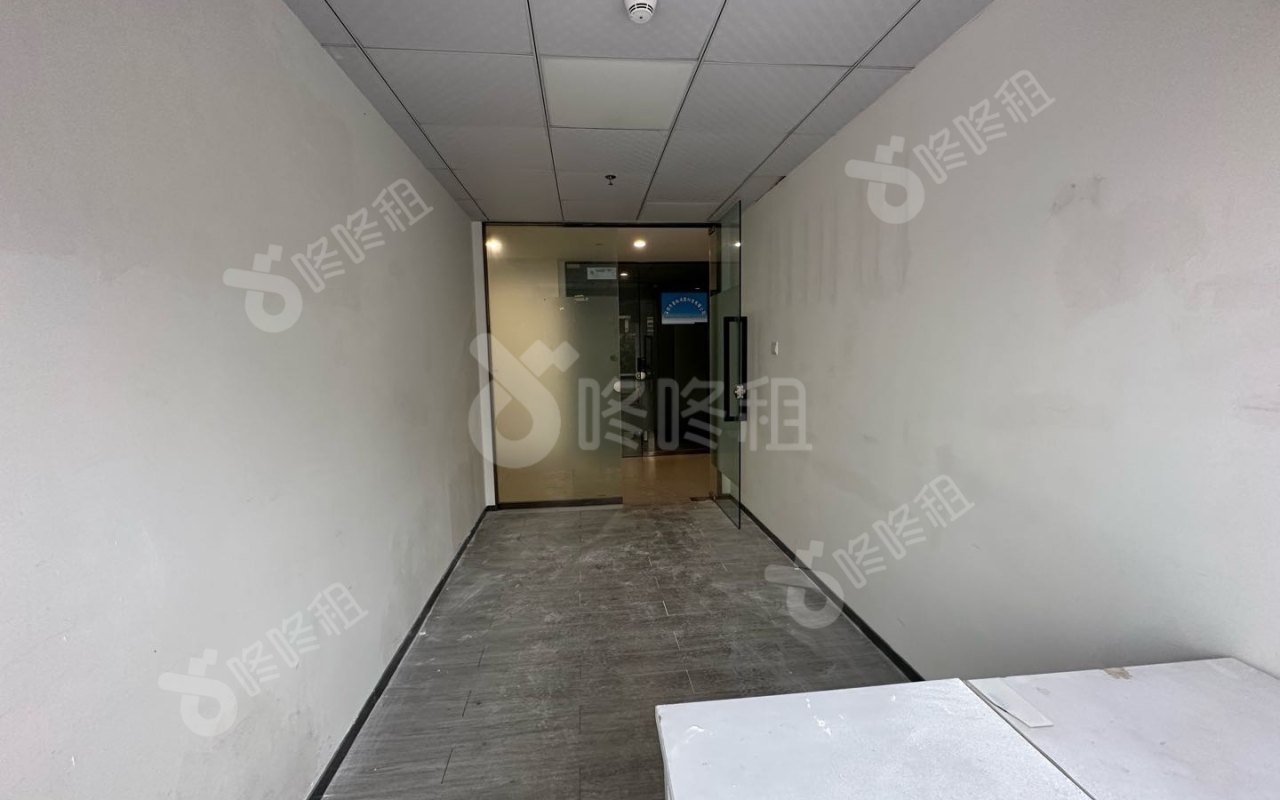 深南花园（裙楼）_30平_精装_办公室开间