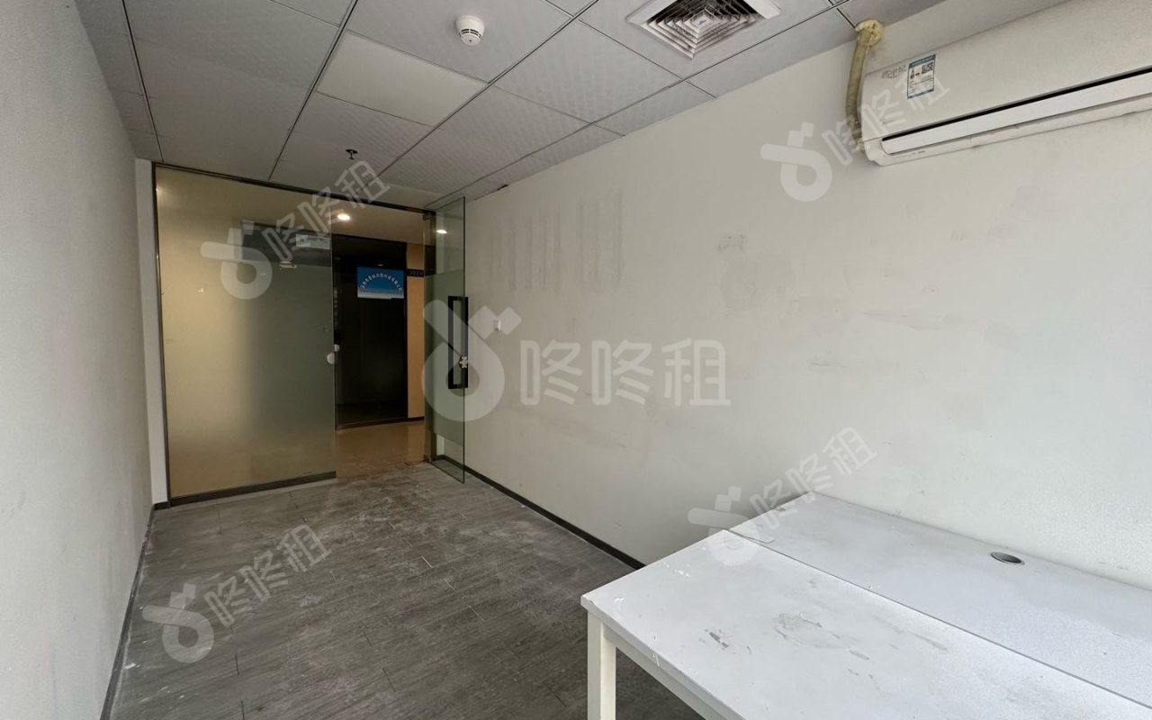 深南花园（裙楼）_30平_精装_办公室开间