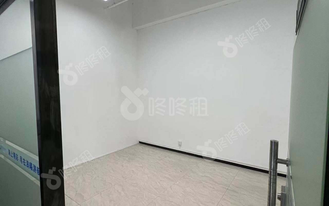 鹏城动力大厦_565平_精装_办公室隔间