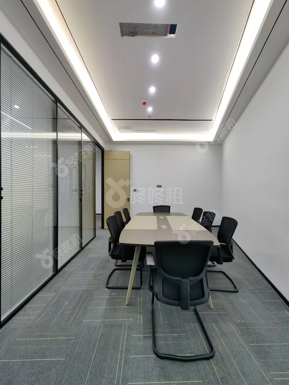 成悦里_244平_精装_办公室隔间