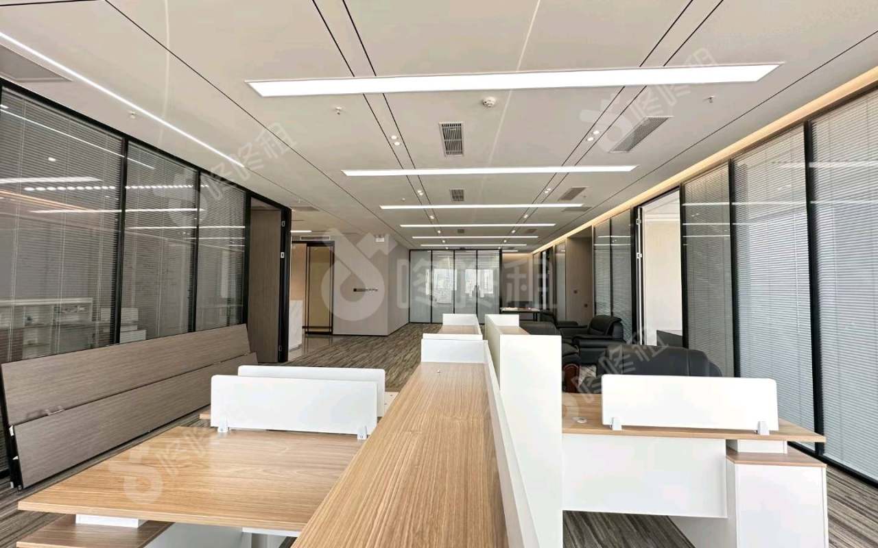 恒裕前海金融中心_220平_豪装_办公室开间