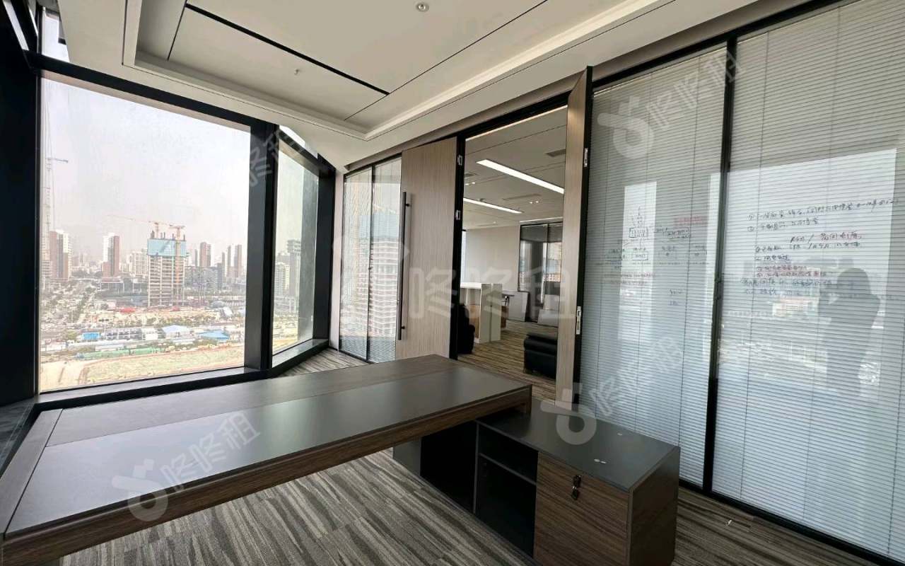 恒裕前海金融中心_220平_豪装_办公室开间