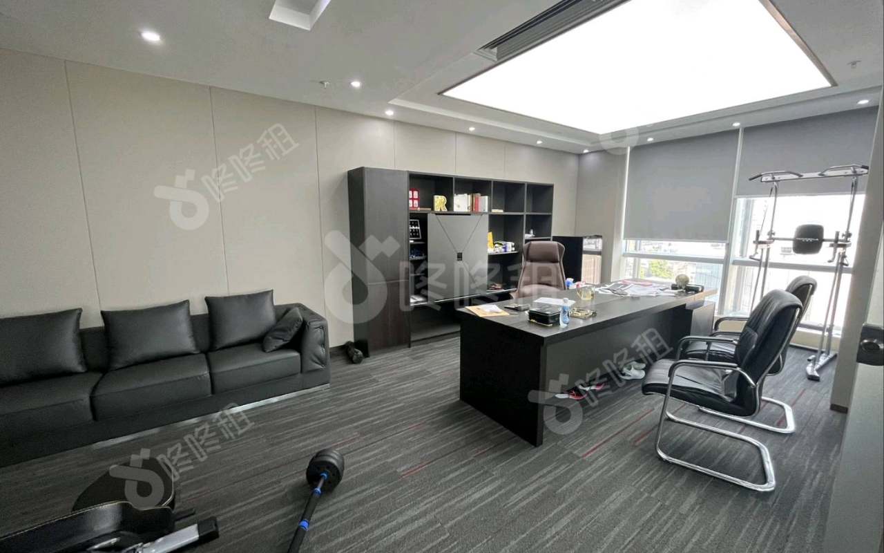 中洲控股中心_628平_精装_办公室隔间