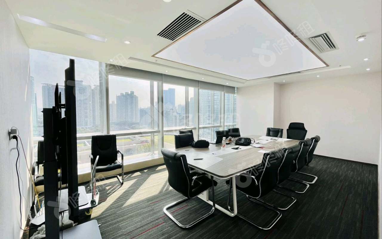 中洲控股中心_628平_精装_办公室隔间