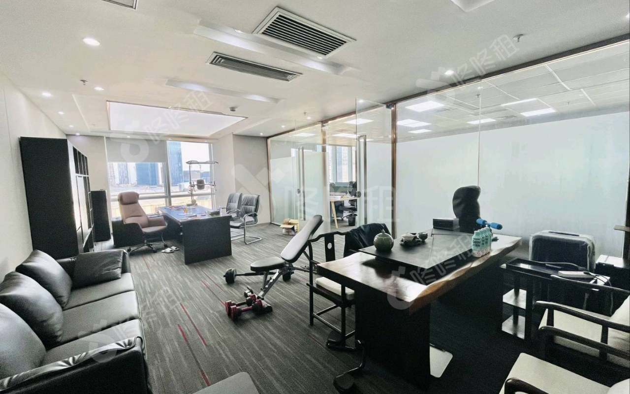 中洲控股中心_628平_精装_办公室隔间