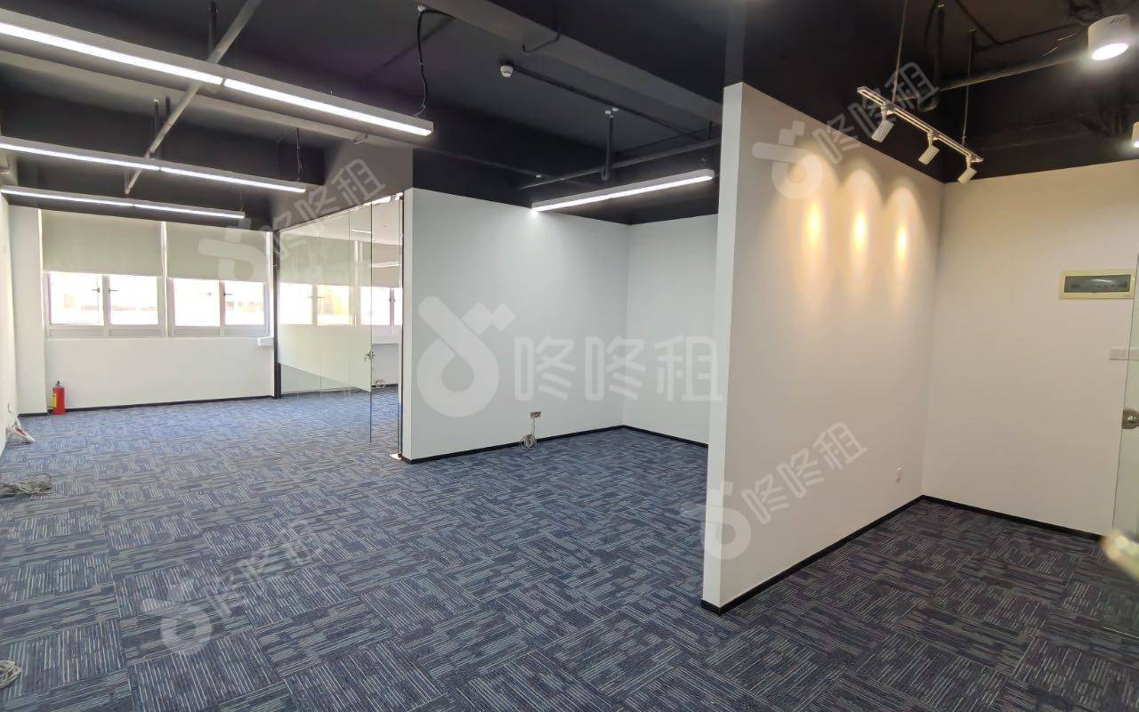 马家龙工业区_153平_精装_办公室开间