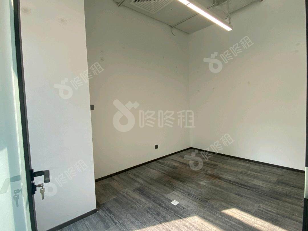 万科云城•云城云中心_113平_精装_办公室隔间