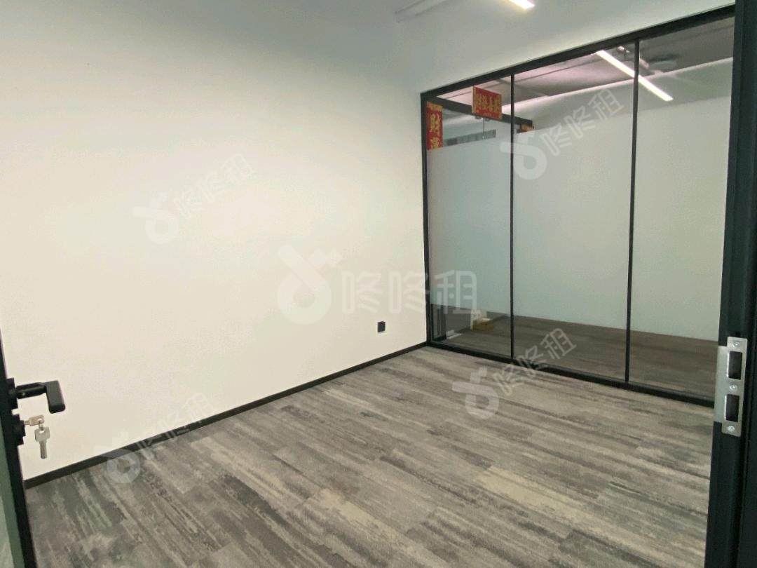 万科云城•云城云中心_113平_精装_办公室开间