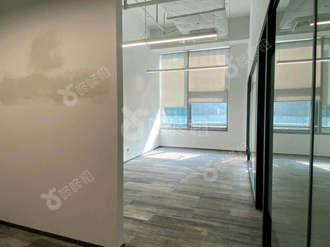 万科云城•云城云中心_113平_精装_办公室开间