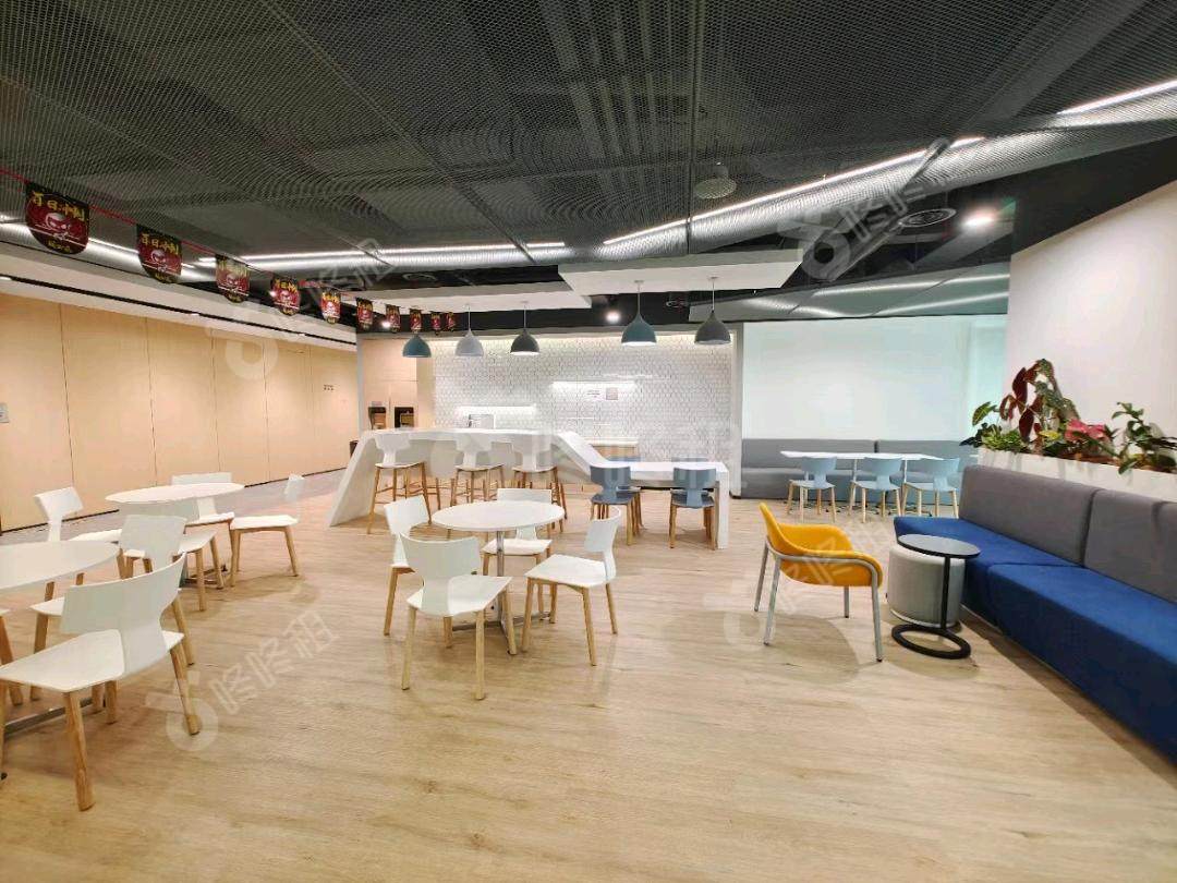 金地威新中心_2000平_豪装_办公室开间