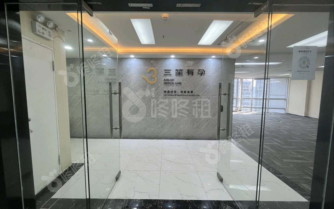 第一世界广场_220平_精装_办公室开间