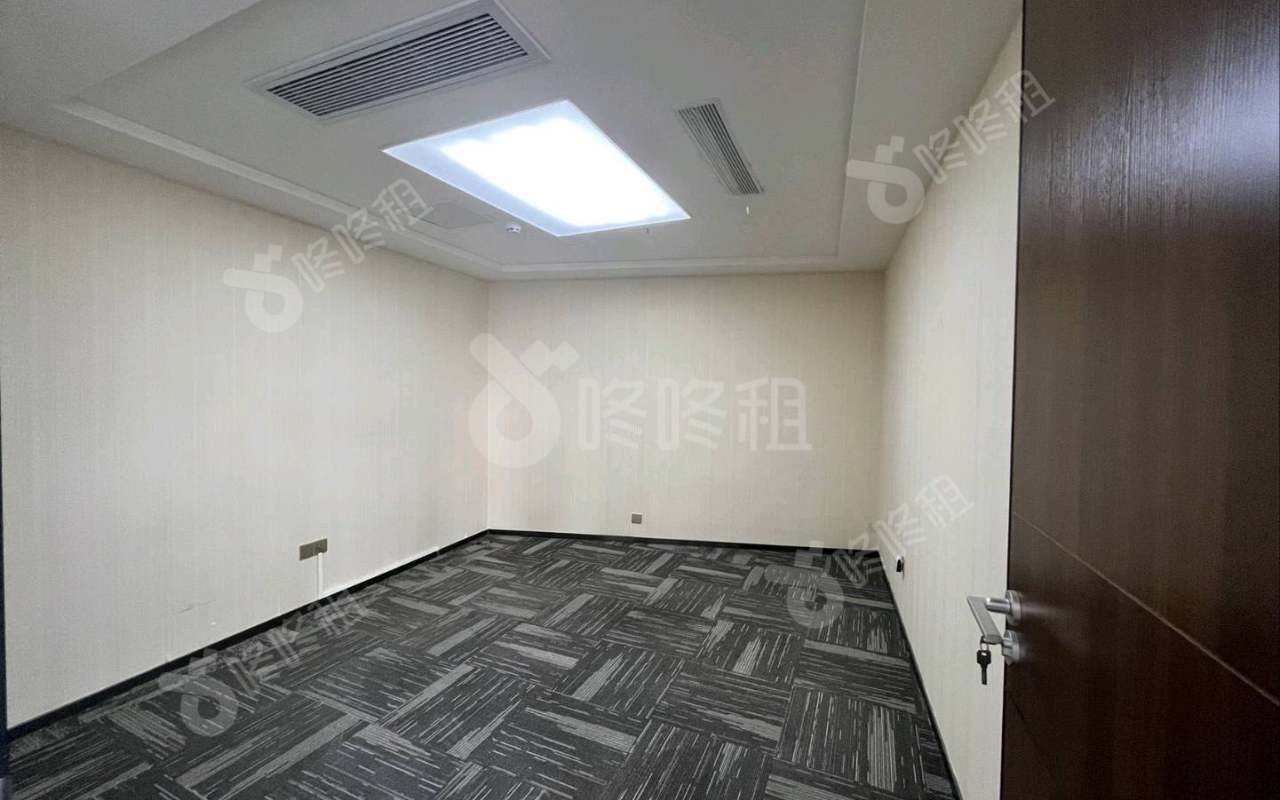 第一世界广场_220平_精装_办公室开间