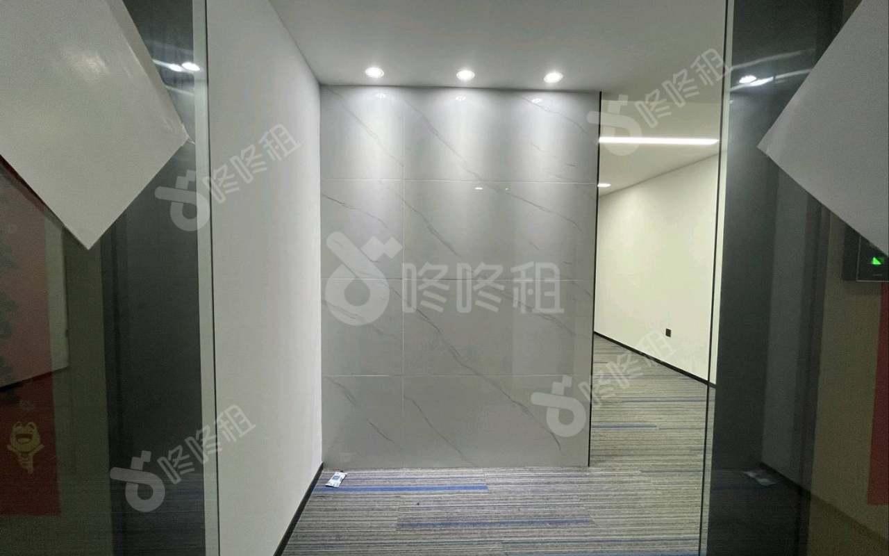 第一世界广场_95平_豪装_办公室开间