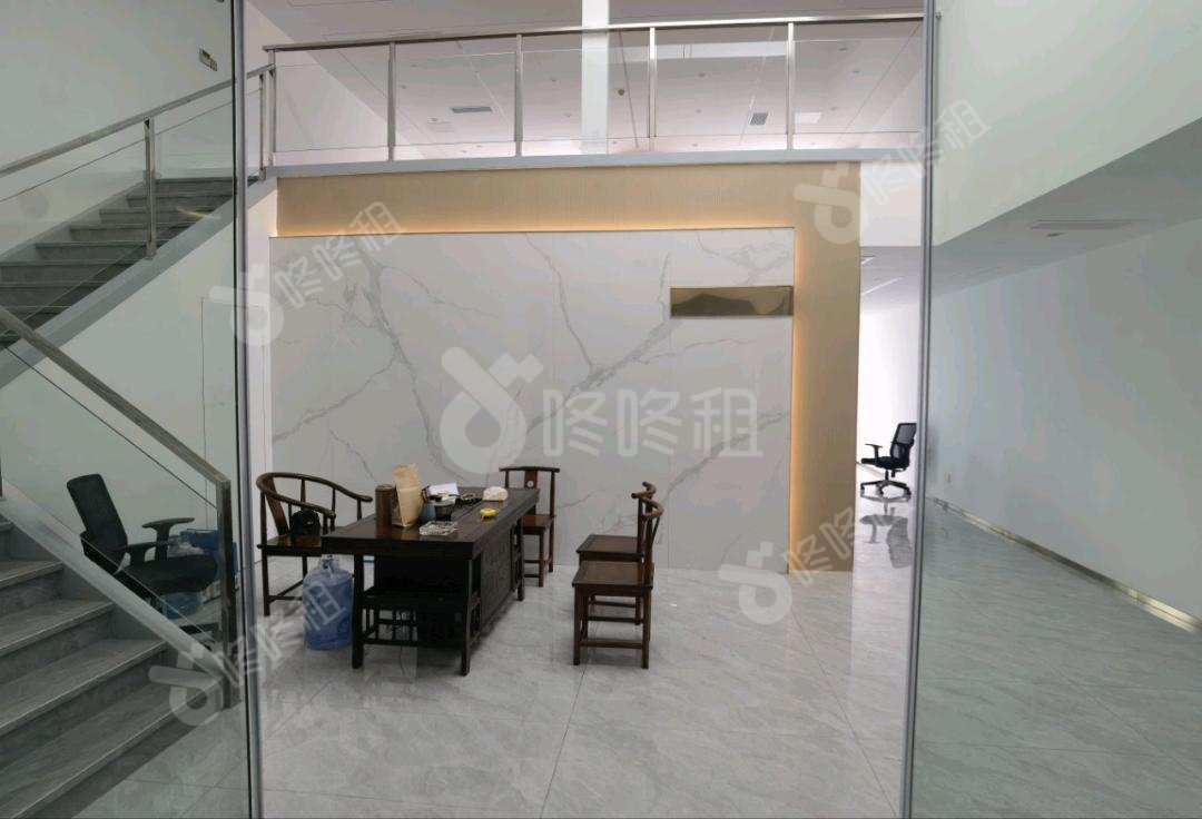 现代国际大厦_565平_精装_办公室开间