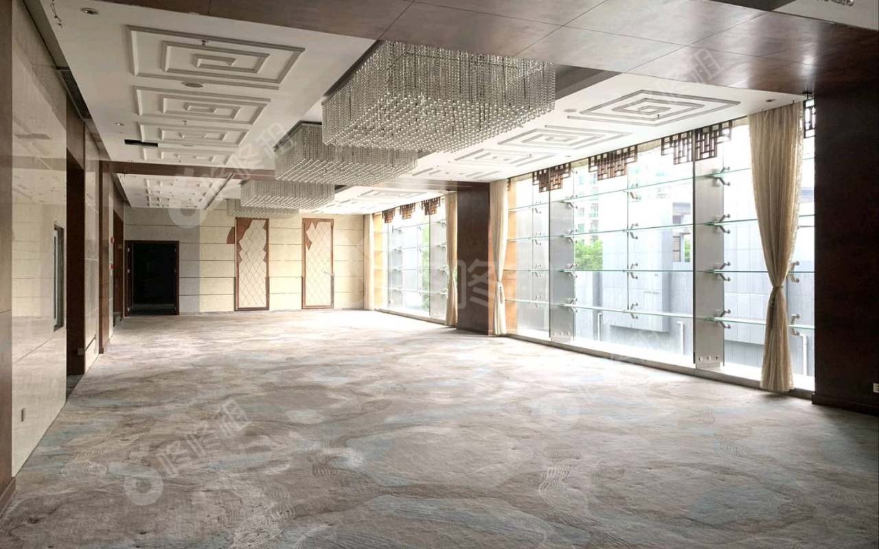 新世界中心_2439平_精装_办公室开间