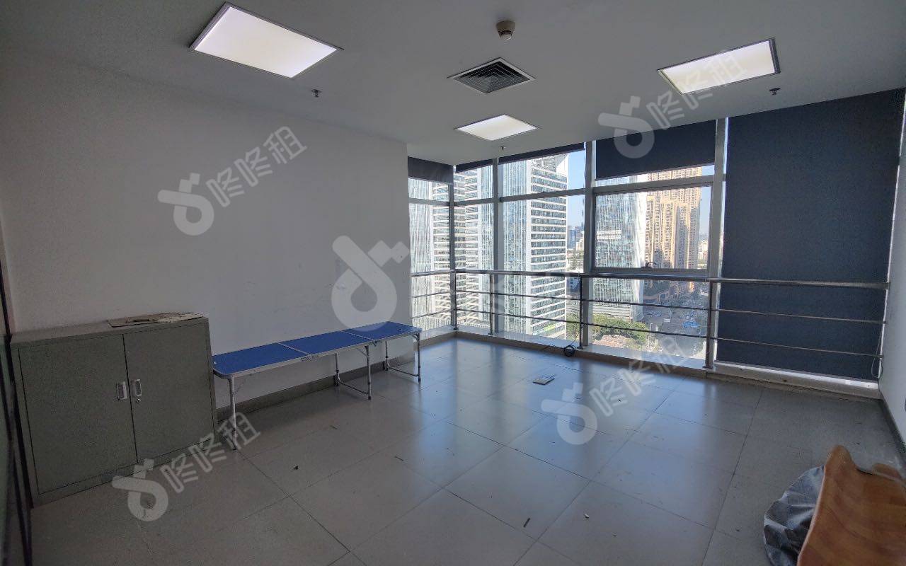 德赛科技大厦_484平_精装_办公室隔间