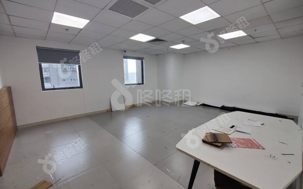 德赛科技大厦_484平_精装_办公室隔间