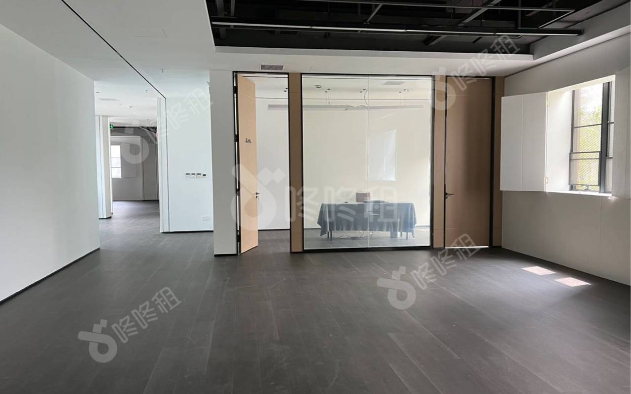 前海企业公馆_1500平_豪装_办公室隔间