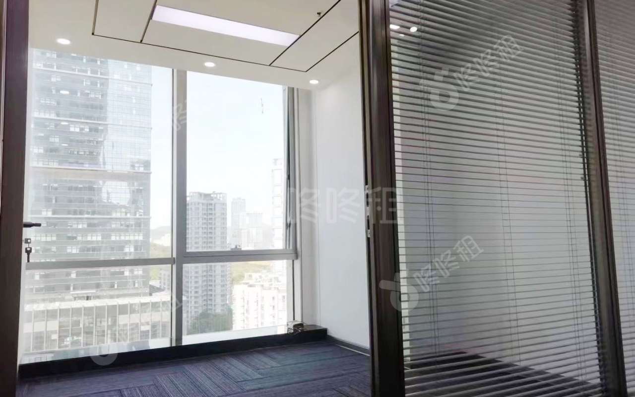 荣超经贸中心_121平_精装_办公室隔间