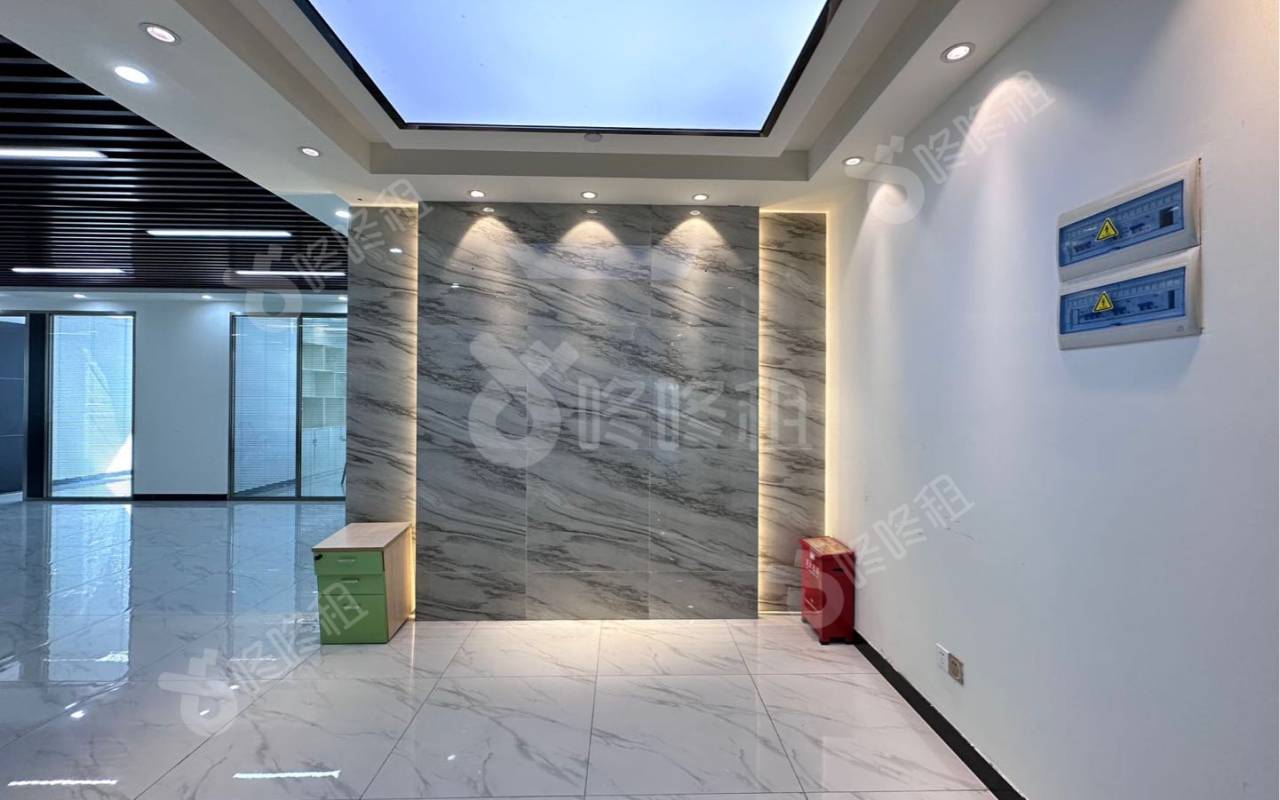 盈峰中心(易思博软件大厦)_323平_精装_前台