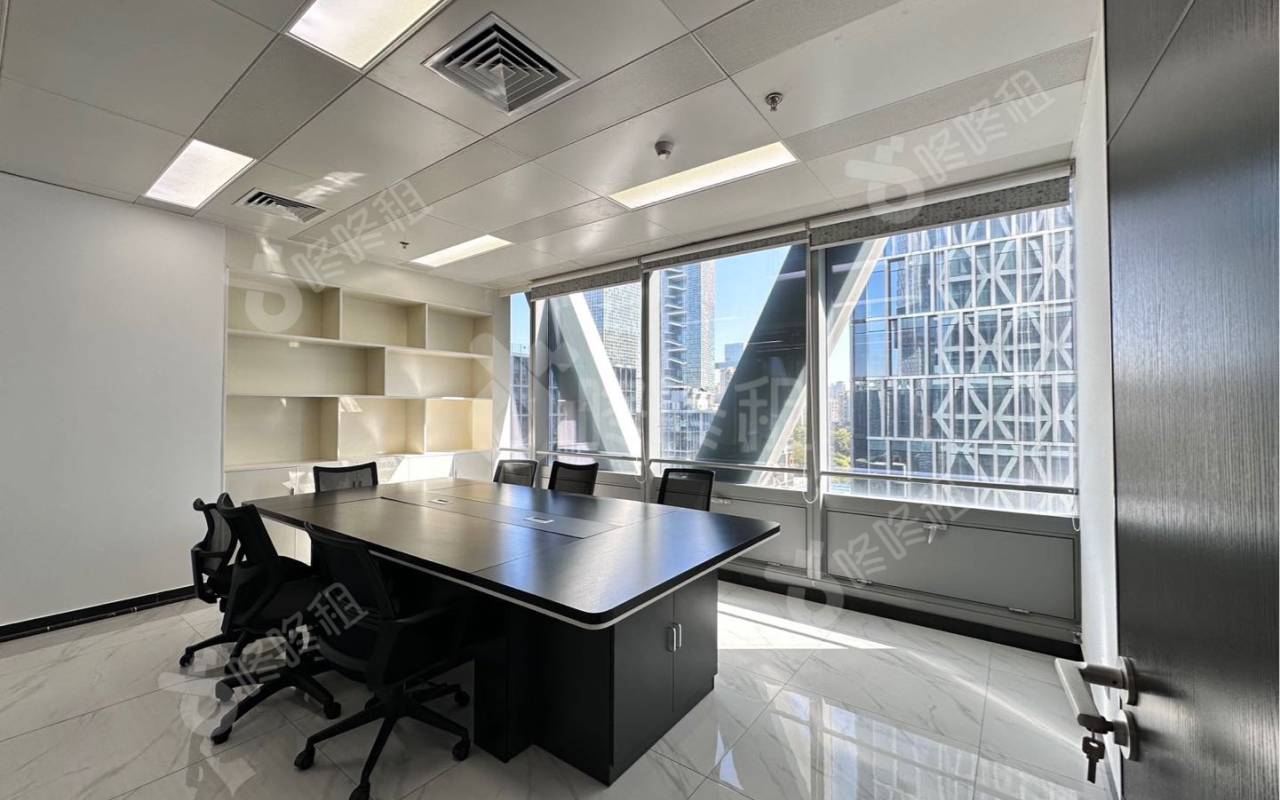 盈峰中心(易思博软件大厦)_323平_精装_办公室隔间