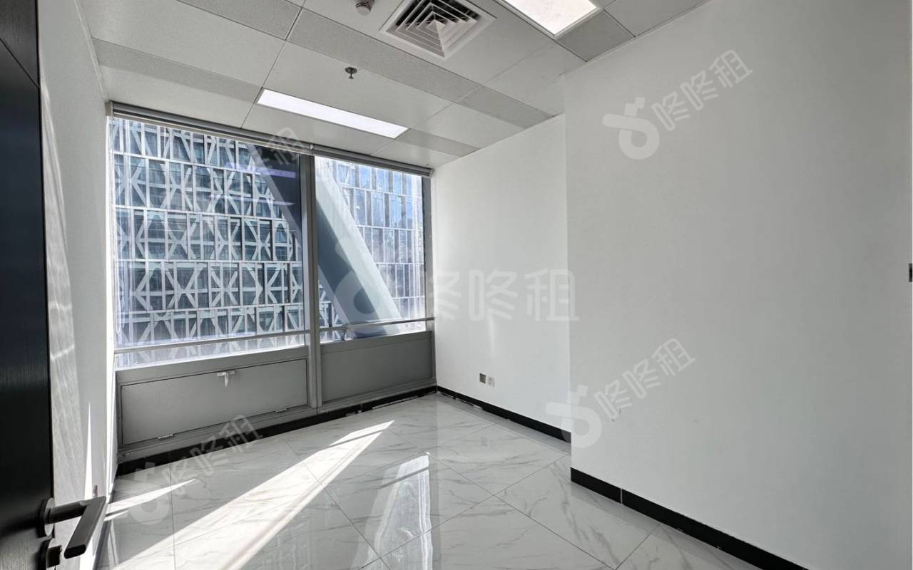 盈峰中心(易思博软件大厦)_323平_精装_办公室隔间