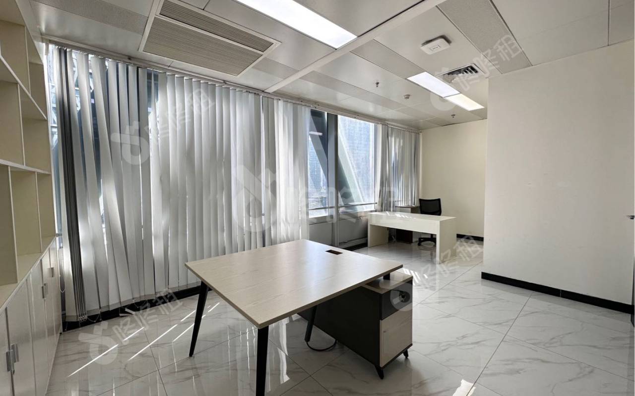 盈峰中心(易思博软件大厦)_323平_精装_办公室隔间