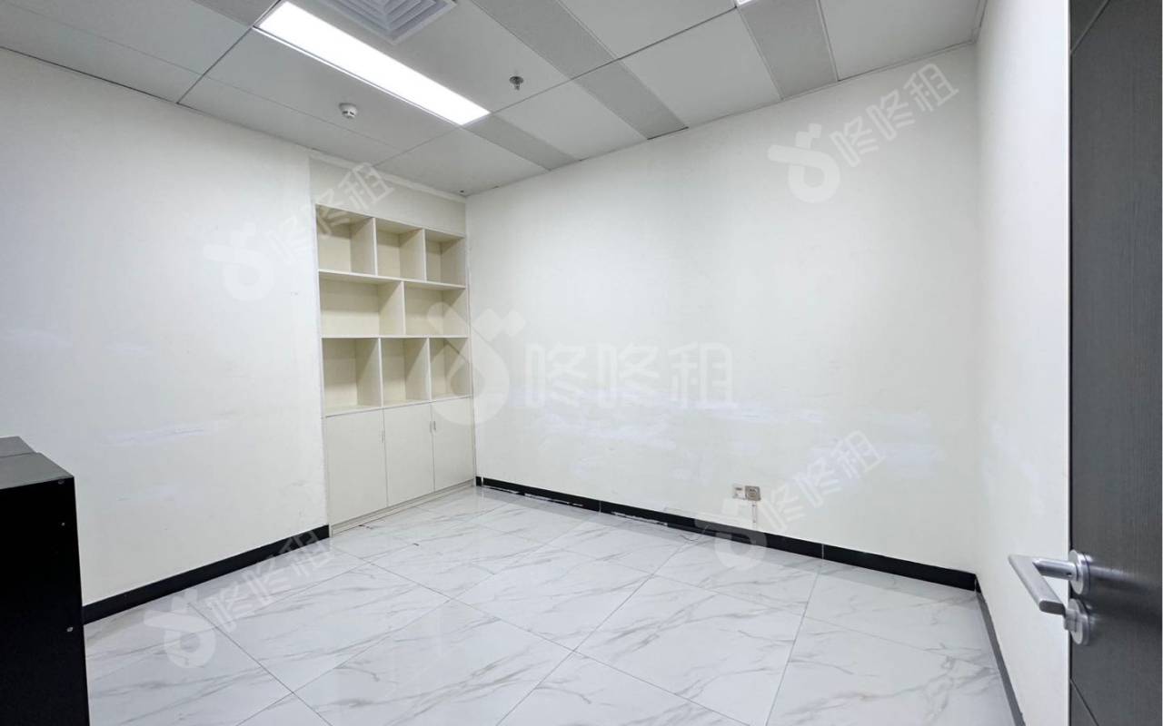 盈峰中心(易思博软件大厦)_323平_精装_办公室隔间