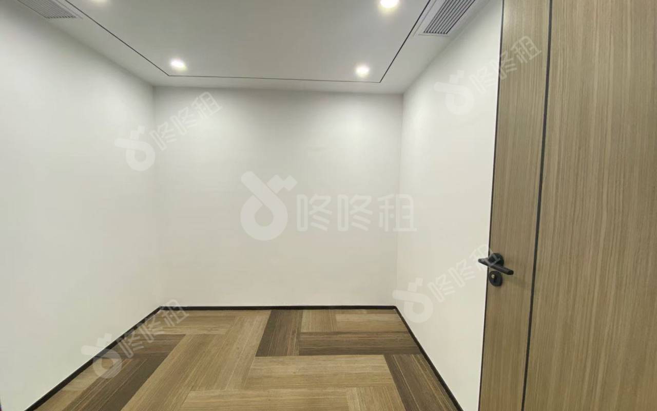 天安国际大厦_218平_精装_办公室隔间