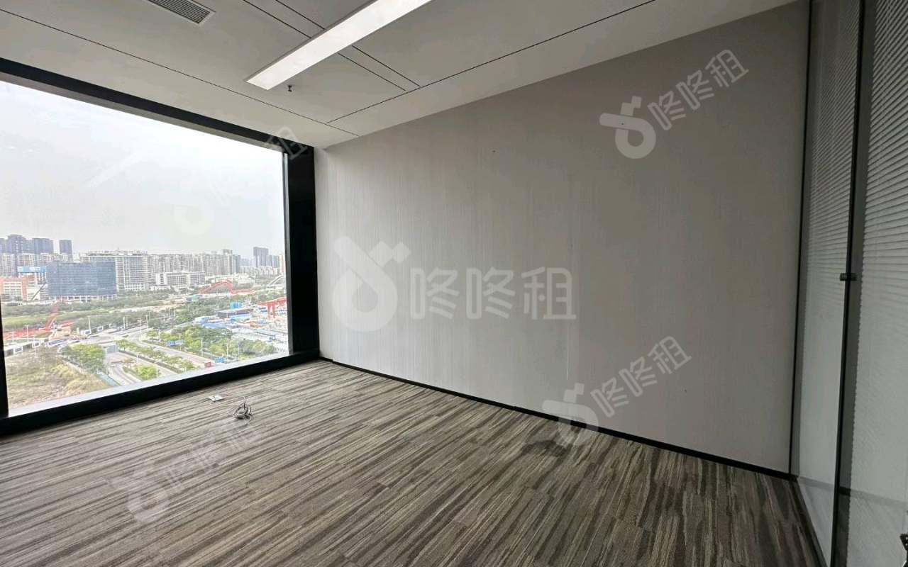 恒裕前海金融中心_228平_精装_办公室开间