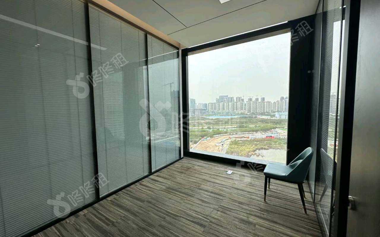 恒裕前海金融中心_228平_精装_办公室开间