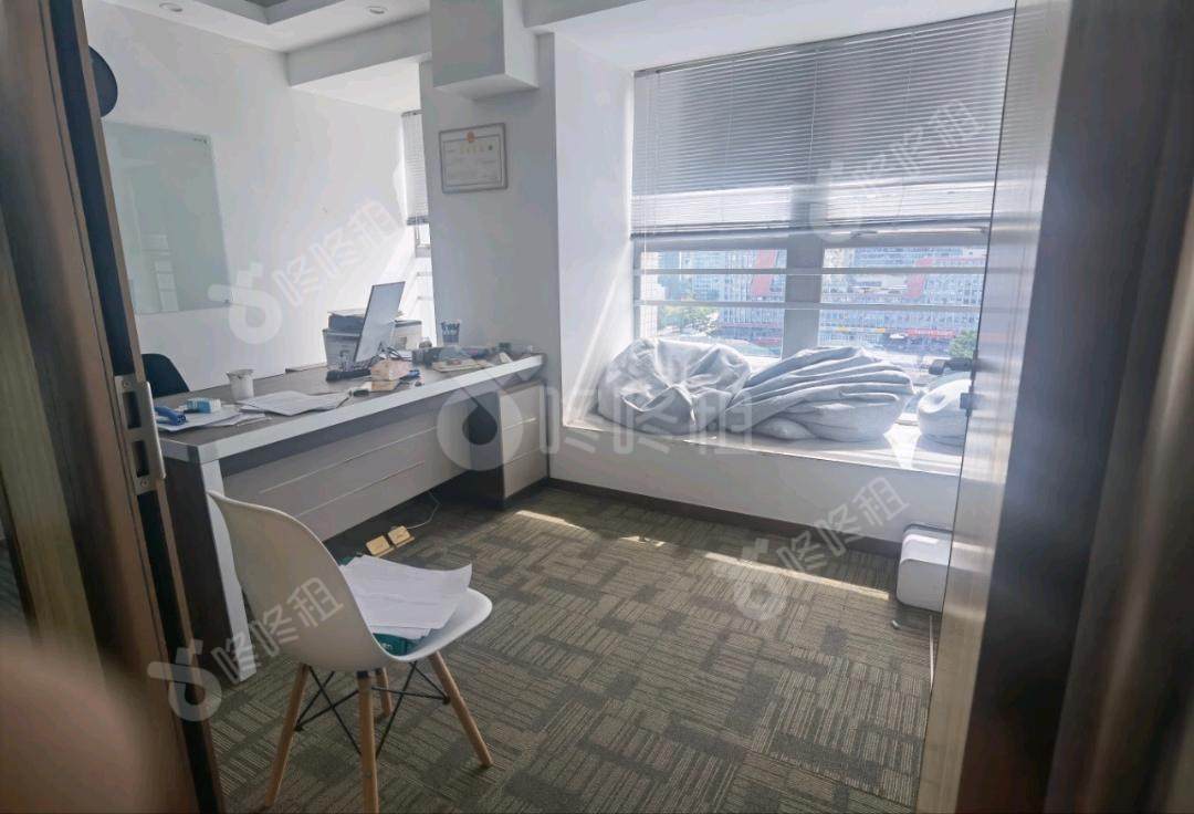 杭钢富春商务大厦_110平_精装_办公室隔间