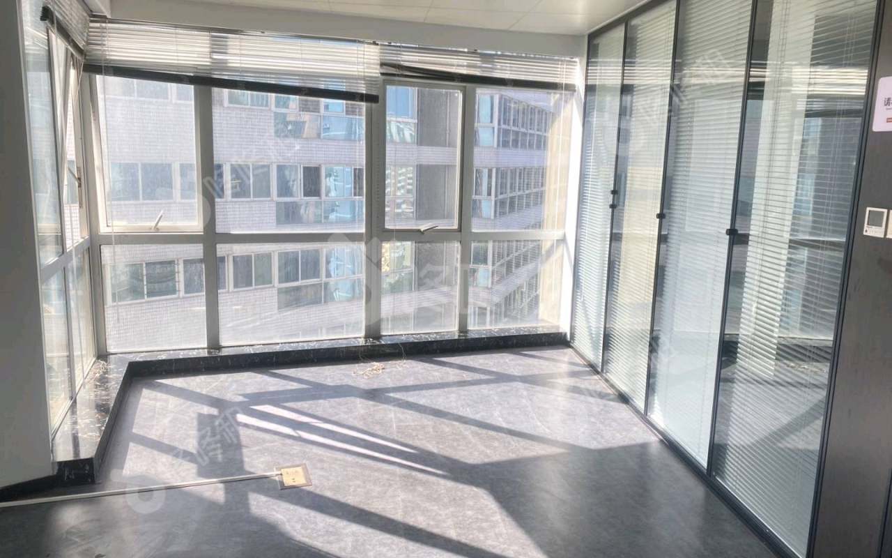 海王大厦_168平_精装_办公室开间
