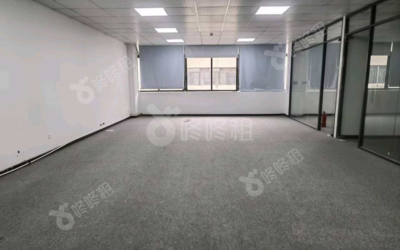 沛鸿大厦_248平_精装_办公室开间