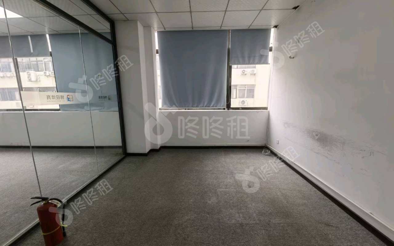 沛鸿大厦_248平_精装_办公室开间