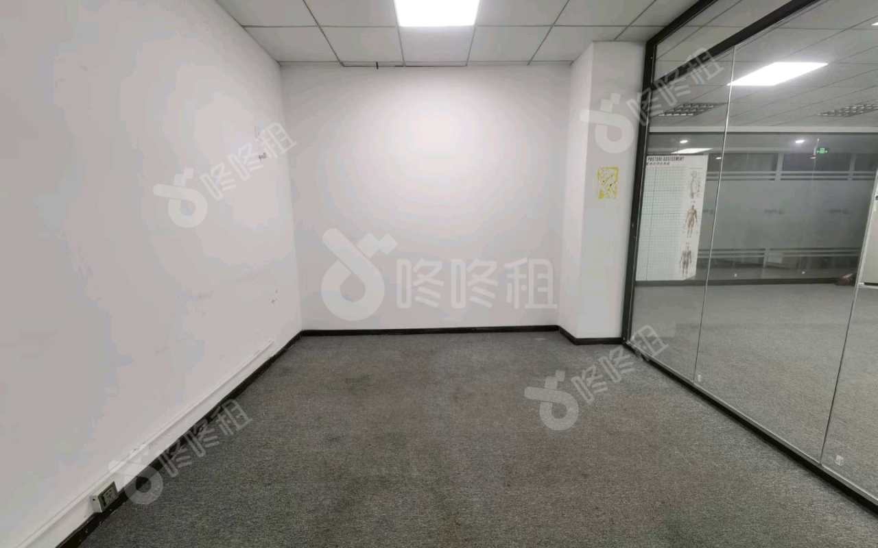 沛鸿大厦_248平_精装_办公室隔间