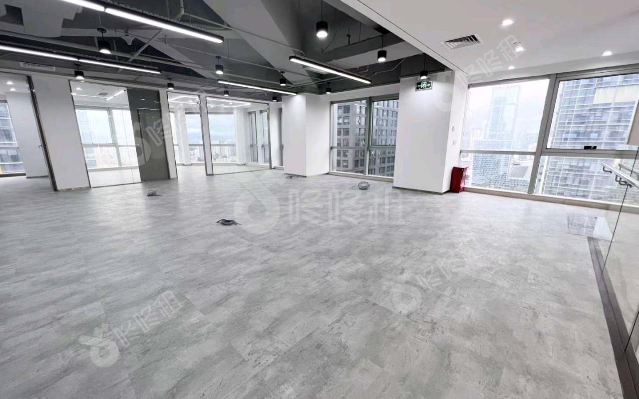 现代国际大厦_488平_豪装_办公室开间