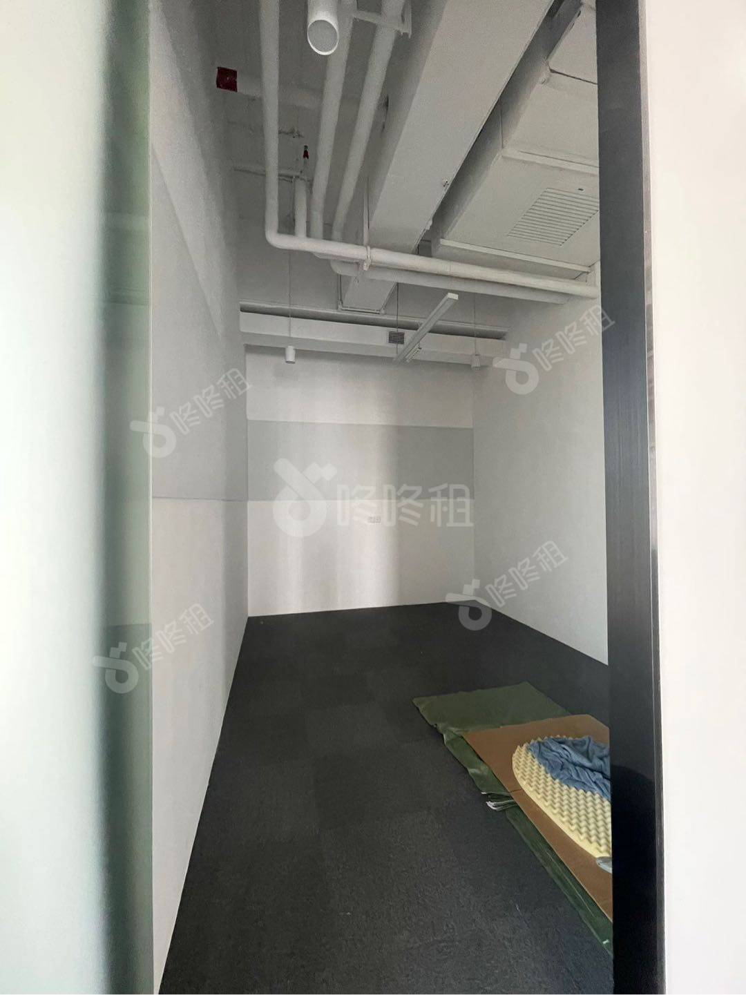 前海颐都大厦_455平_精装_办公室隔间