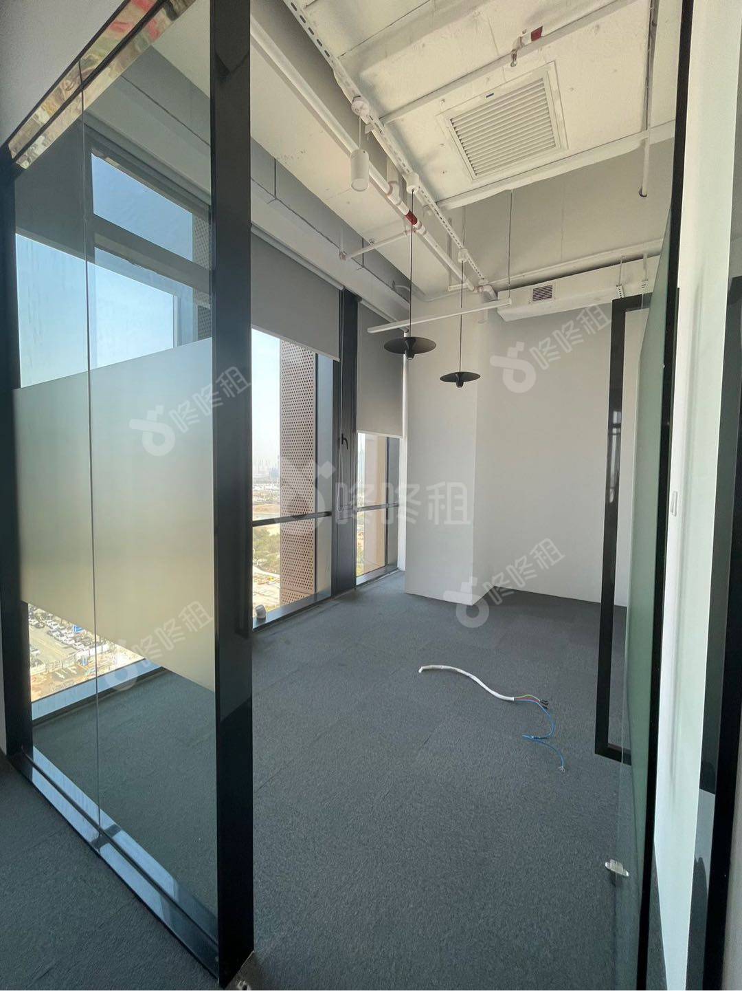 前海颐都大厦_455平_精装_办公室隔间