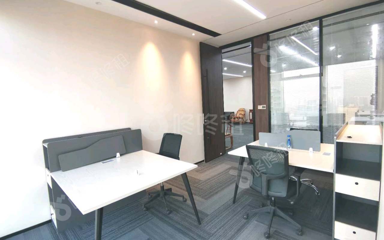 宝中卓越时代广场_668平_豪装_办公室开间