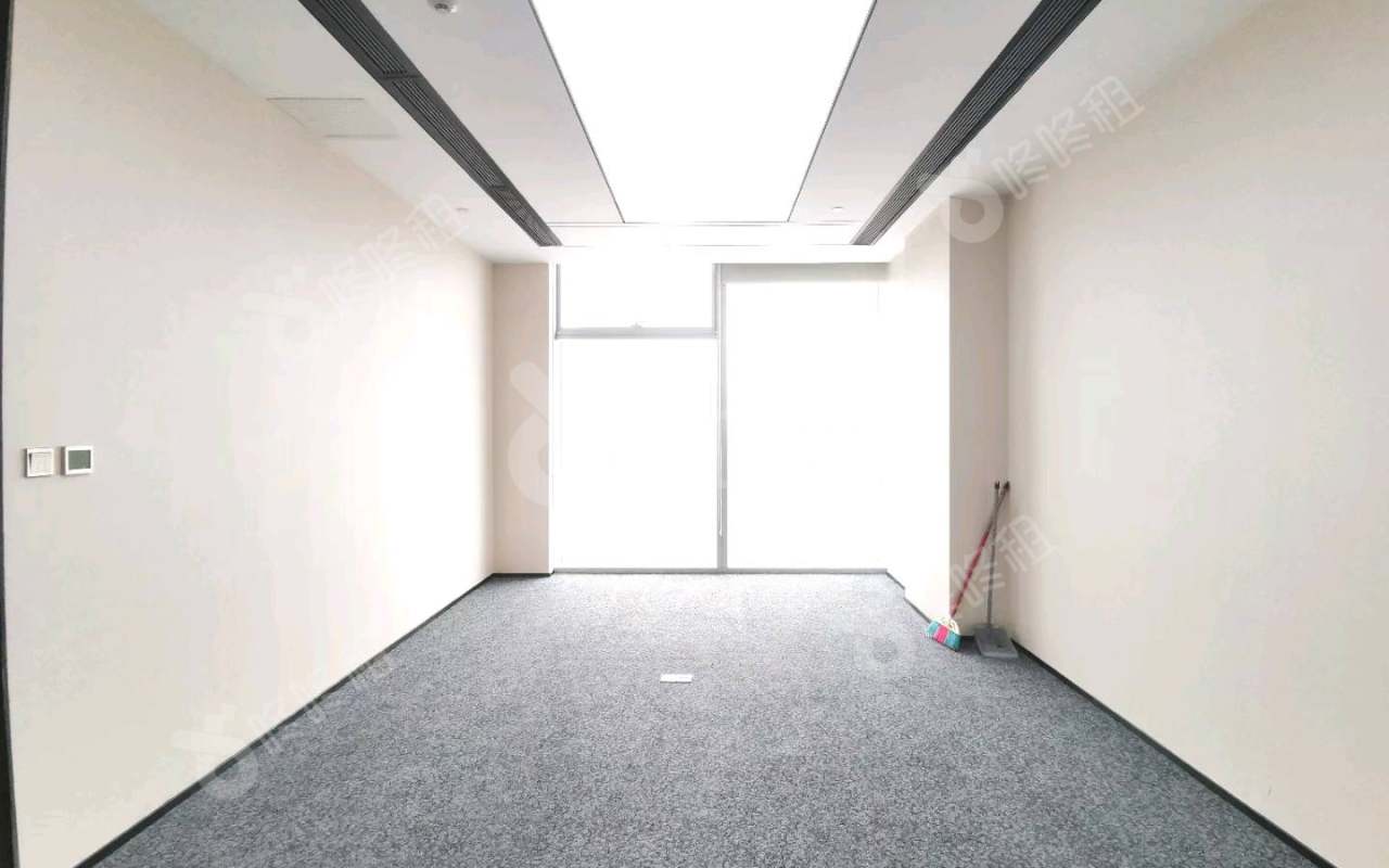 宝中卓越时代广场_668平_豪装_办公室开间